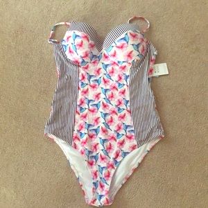 One piece swimsuit with straps size Large NWT